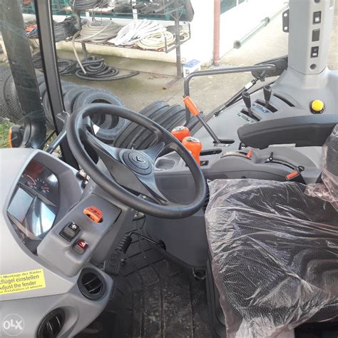 Wnętrze kabiny Kubota M5111