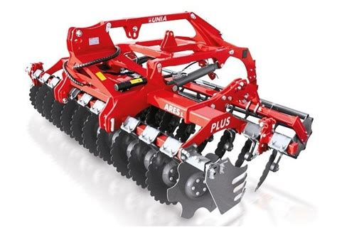 Thematic photo of a UNIA disc harrow working in a field