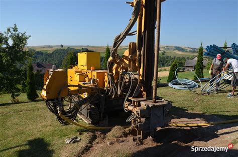 Wiertnica do studni głębinowych w akcji - fotografia
