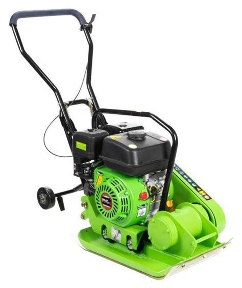 Zagęszczarka Zipper ZI-RPE60 w akcji na placu budowy