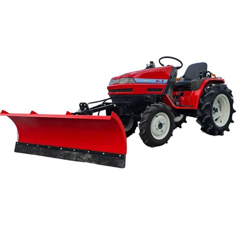Wizualizacja mini traktorka Yanmar KE4D z osprzętem, np. pługiem śnieżnym
