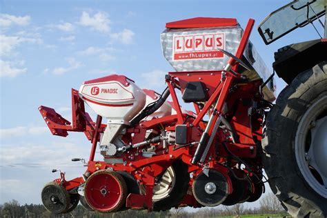 Siewnik punktowy HMS 4F Pinadisc Jumbo podczas pracy