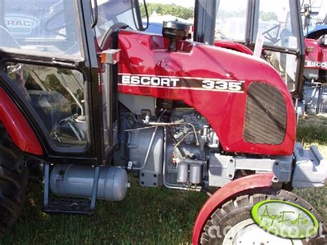 zdjęcie ciągnika Escort 335 z broszury reklamowej
