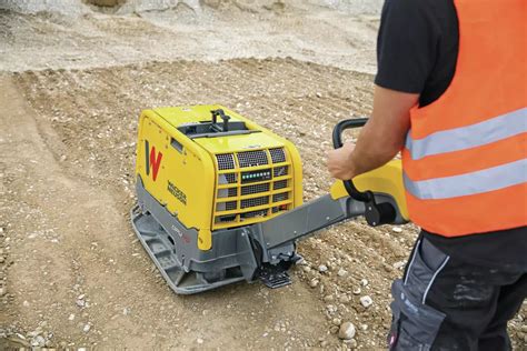 zdjęcie różnych typów zagęszczarek Wacker Neuson (ubijaki, jednokierunkowe, dwukierunkowe)