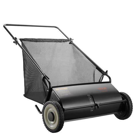 Zamiatarka do trawników DIY podczas pracy