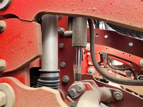 ciśnienie w siłownikach hydraulicznych siewnika Horsch