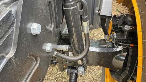 Technical diagram showing the suspension system of a Fastrac tractor