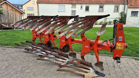 Zdjęcie pługów obrotowych różnych marek (Kverneland, Lemken, Kuhn)
