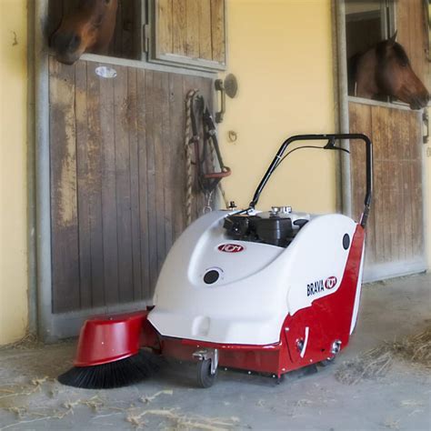 Zamiatarka ręczna RCM BRAVA 900 z widoczną obudową