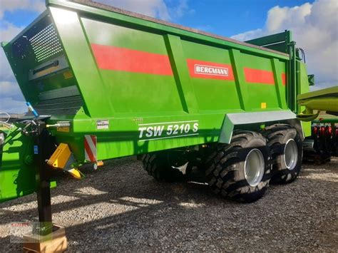 The Bergmann TSW 5210 S universal spreader in operation