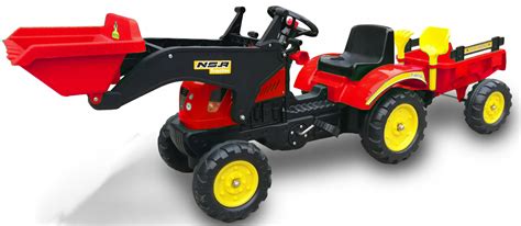 Traktor ogrodowy z podłączonymi akcesoriami do różnych zadań (przyczepa, pług)