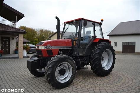 zdjęcie ciągnika Case IH 4230 w polu