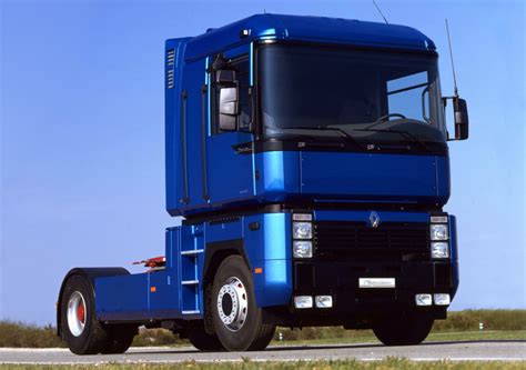 Renault AE/Magnum z 1990 roku na premierze