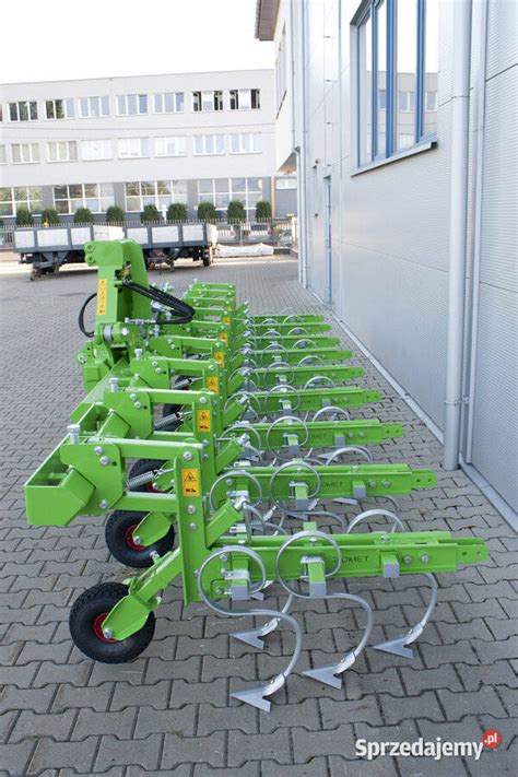 Ilustracja techniczna sekcji roboczych agregatu z wałami strunowymi