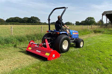 Infographic summarizing key technical parameters of flail mowers