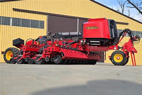 Siewnik Väderstad Rapid RD300 w akcji na polu