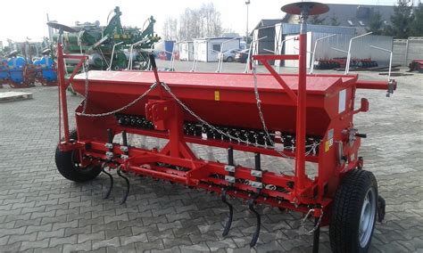 Siewnik Meprozet S107 w wersji z hydraulicznie sterowanymi znacznikami i komputerem