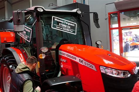 Historyczne logo i modele ciągników Massey Ferguson