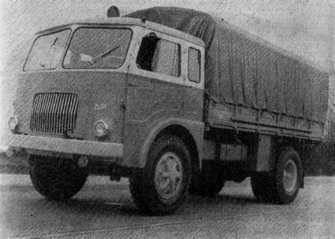 Zdjęcie historycznej ciężarówki Jelcz Żubr A80 w oryginalnym stanie
