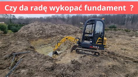 Zalety minikoparki: porównanie z pracą ręczną i dużą koparką