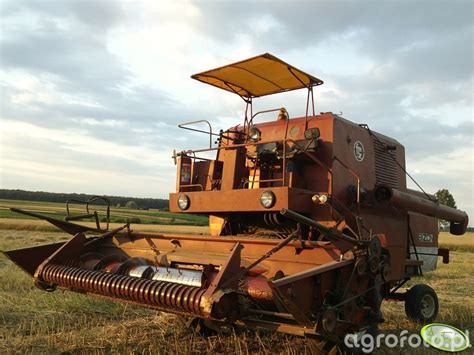 Bizon Z040 podczas pracy w polu