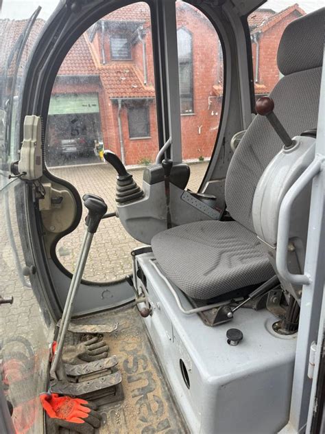 mini-koparka Wacker Neuson 1503 podczas prac ziemnych