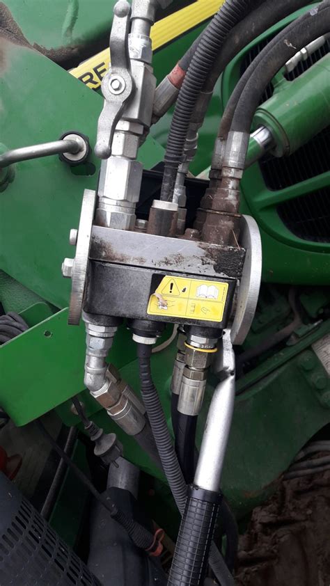 Szybkozłącze ładowacza John Deere: schemat wymiarów i połączeń