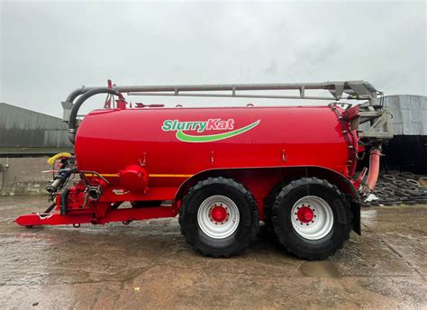 Thematic photo of a used 5000l slurry tanker in a field