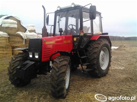 Ciągnik Belarus 820 - zdjęcie prezentujące klasyczny wygląd