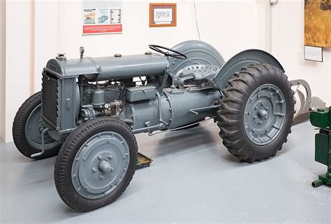 Historyczne zdjęcie ciągnika Ferguson-Brown Model A