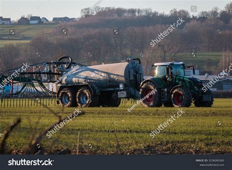 Thematic photo of a Garant Kotte slurry tanker working in a field