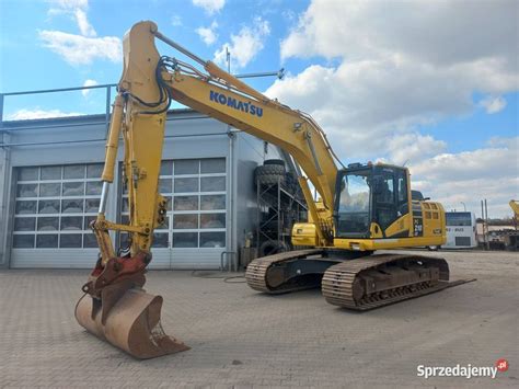 Panel diagnostyczny koparki Komatsu z wyświetlanymi kodami błędów