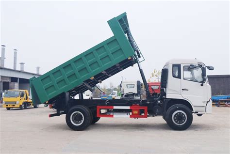 Infographic: Key specifications of a Renault C-series dump truck (engine, power, payload)