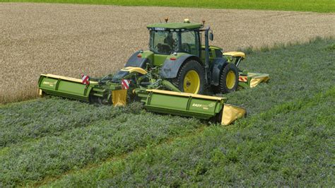 Zdjęcie kosiarki Krone EasyCut w pracy