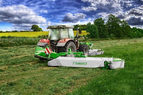 kosiarka SaMASZ serii XT podczas pracy