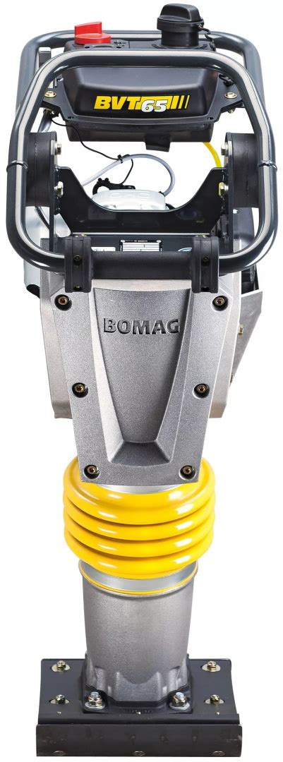 Zagęszczarka stopowa Bomag BVT 65 podczas pracy w wąskim wykopie