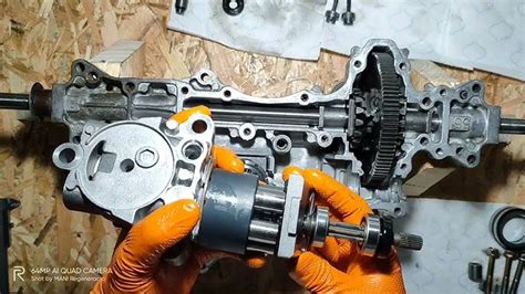 Porównanie mechanizmu działania skrzyni biegów ręcznej i hydrostatycznej w formie infografiki