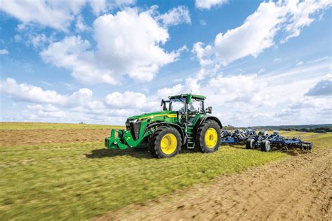 Nowoczesny ciągnik John Deere serii 8R