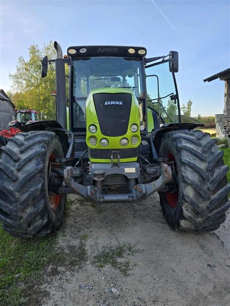 Ciągnik Claas Ares 640RZ na placu
