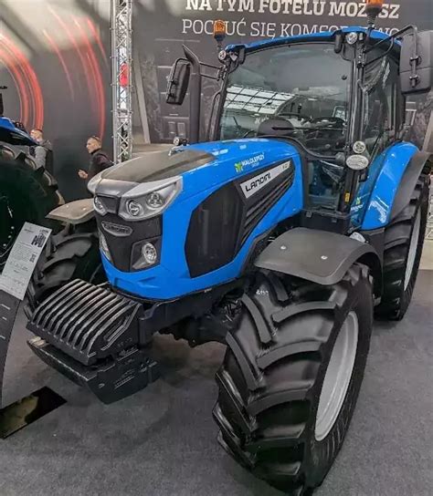 Zestawienie różnych modeli ciągników rolniczych