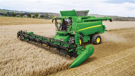 Szczegółowy widok gąsienic kombajnu John Deere T670