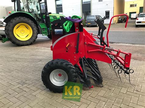 Wnętrze kabiny ciągnika z terminalem sterującym Kongskilde Ecoline 300