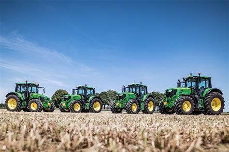 Zdjęcie ciągnika John Deere z serii 6M na ramie