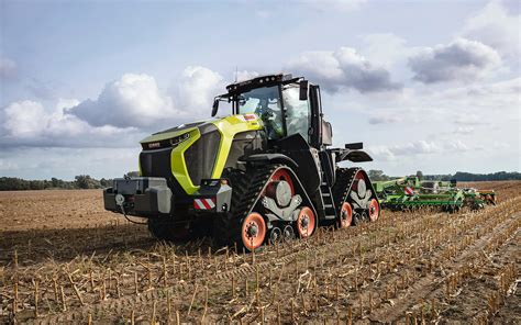 Zdjęcie ciągnika Claas Xerion 12 z gąsienicami Terra Trac