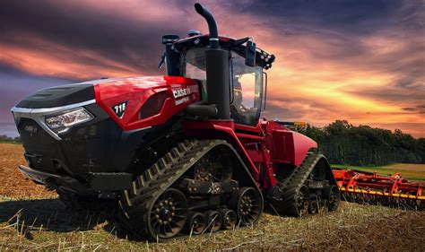 Zdjęcie ciągnika Case IH Quadtrac 715 z kabiną pośrodku i gąsienicowym układem jezdnym