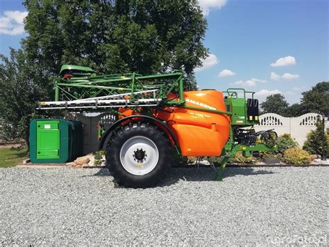 Zdjęcie opryskiwacza Amazone UX 4200 Super na polu