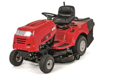 Traktor ogrodowy MTD 92 w akcji na dużym trawniku