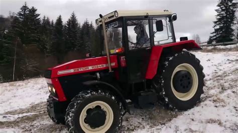 Zdjęcie używanego ciągnika Zetor 10245 AK na tle pola