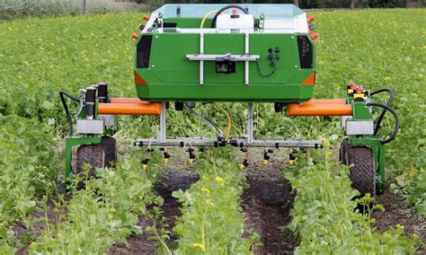 Zdjęcie autonomicznego robota polowego Dontech