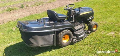 Traktorek kosiarka Partner 185107 HRB podczas pracy